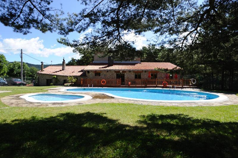 Camping Fontfreda Castellar del Riu Luaran gambar